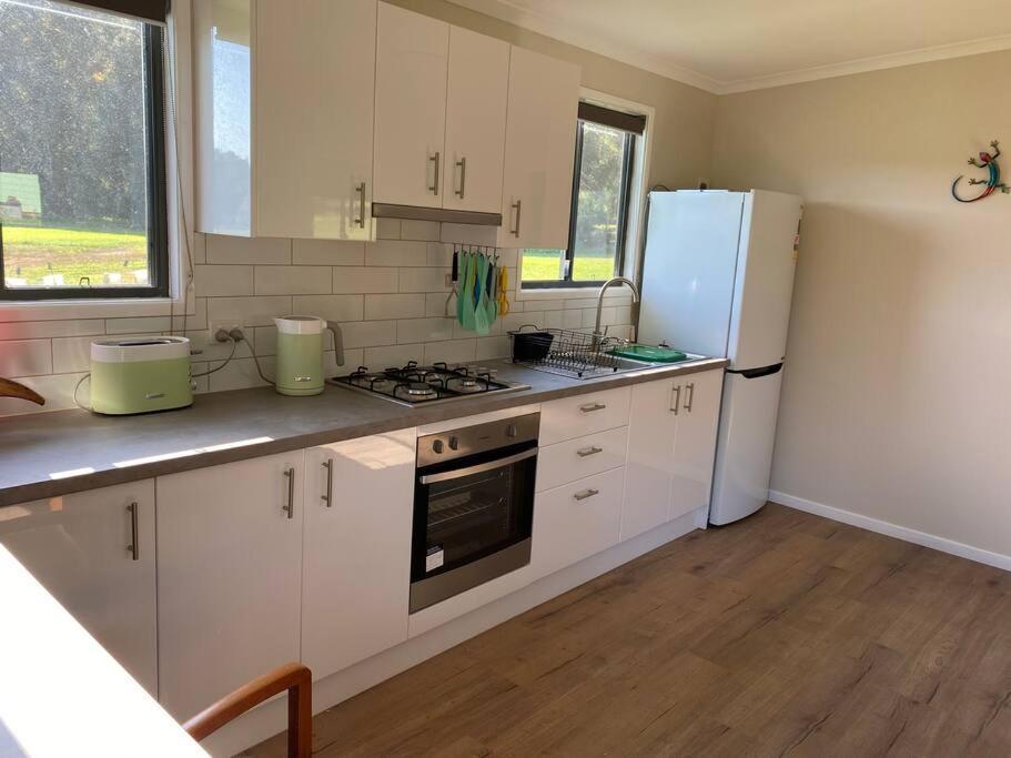 Pinbarren Green Lodges Noosa Exterior photo