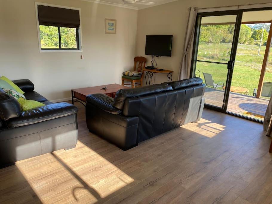 Pinbarren Green Lodges Noosa Exterior photo